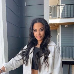 Meet your Posher, Olivia